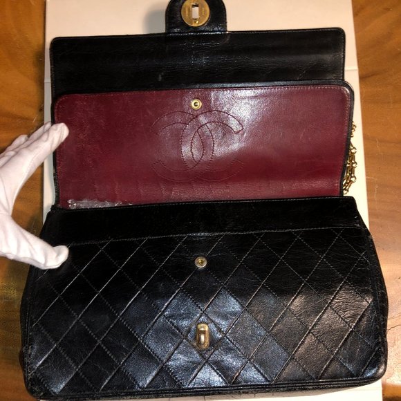 ♥ SOLD-Authentic Rare Vintage Black Chanel Bag - Picture 4 of 16